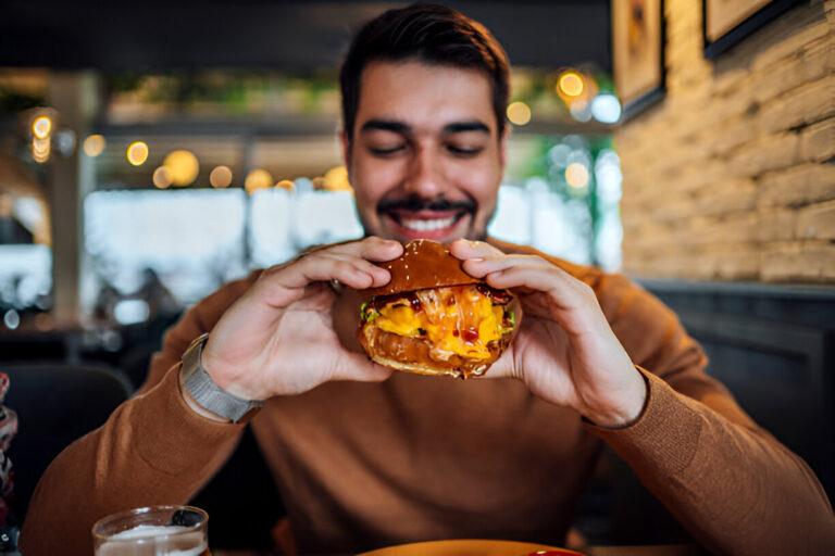 Por que só consigo relaxar comendo? Descubra novas formas de encontrar prazer!
