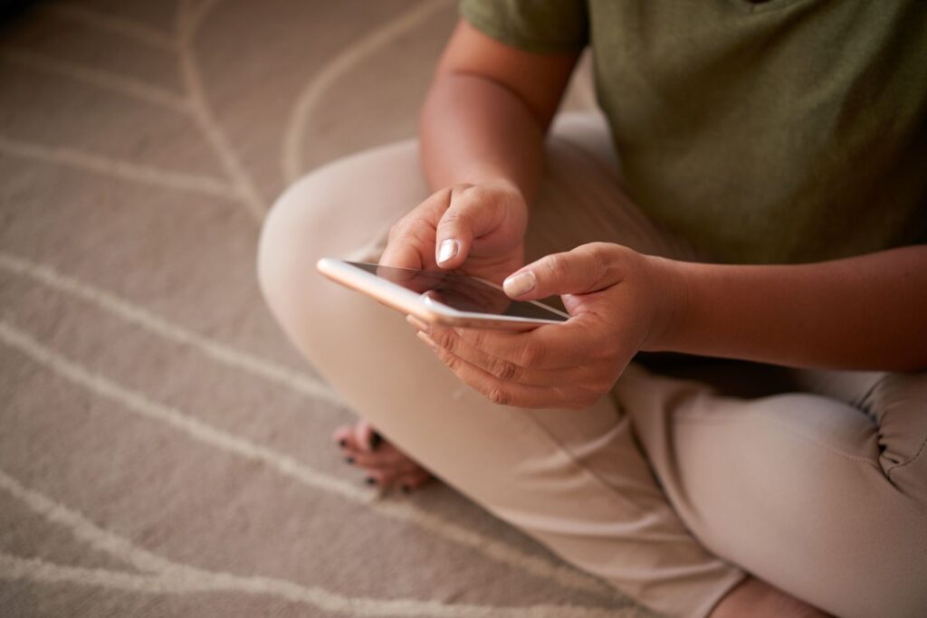 Terapia online para quem tem vergonha: é possível criar conexão?